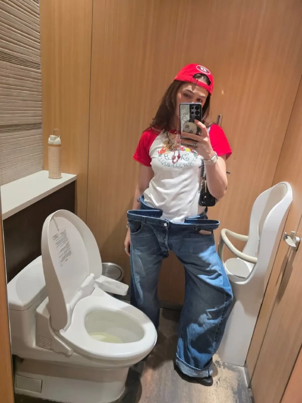 แม่ก็คือแม่! “ชมพู่ อารยา” พิสูจน์ความเป็นแฟชั่นนิสต้า  