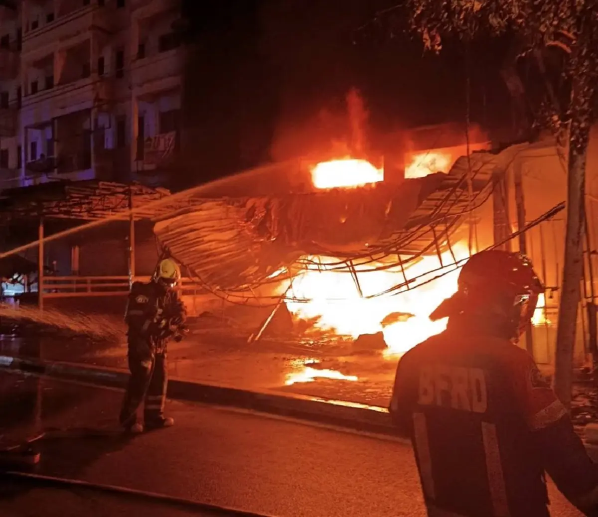 ไฟลุกโชนเผาวอดอาคารพาณิชย์ ย่านสายไหม หนีตายจ้าละหวั่น