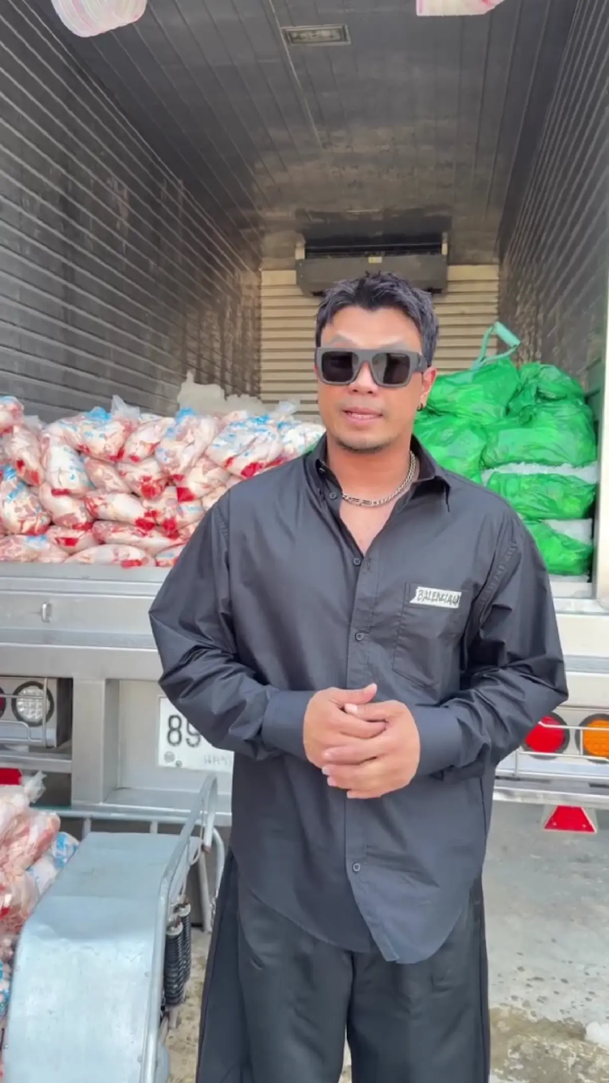 ใจบุญไม่เคยหาย “หนุ่ม กะลา” ส่งไก่สด 1 ตัน ช่วยผู้อพยพสระแก้ว