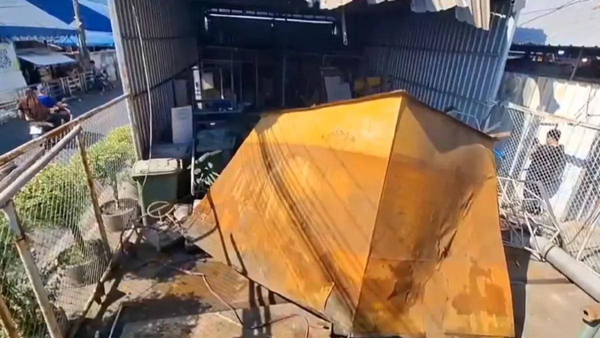 บึ้มกลางตลาดสดย่านทุ่งครุ เสียงดังสนั่น คนงานเจ็บสาหัส 