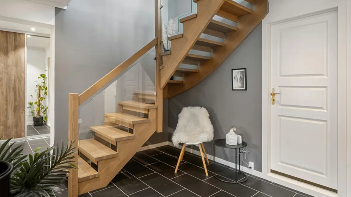 ไขข้อสงสัย! ทำไมบ้านต้องมีบันไดเลขคี่ สิริมงคลอย่างไร