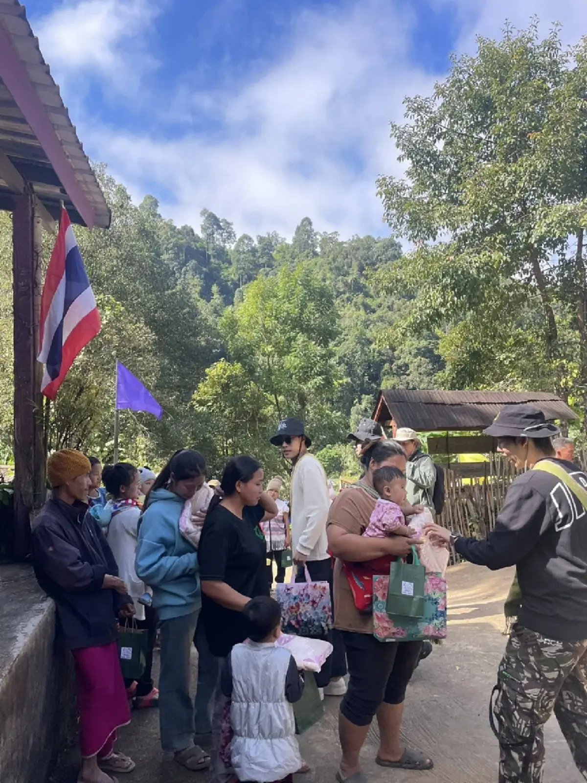 นุ๊ก-ปาย ลงพื้นที่ “ปันสุขเพื่อน้อง” สร้างรอยยิ้มให้น้องๆ  