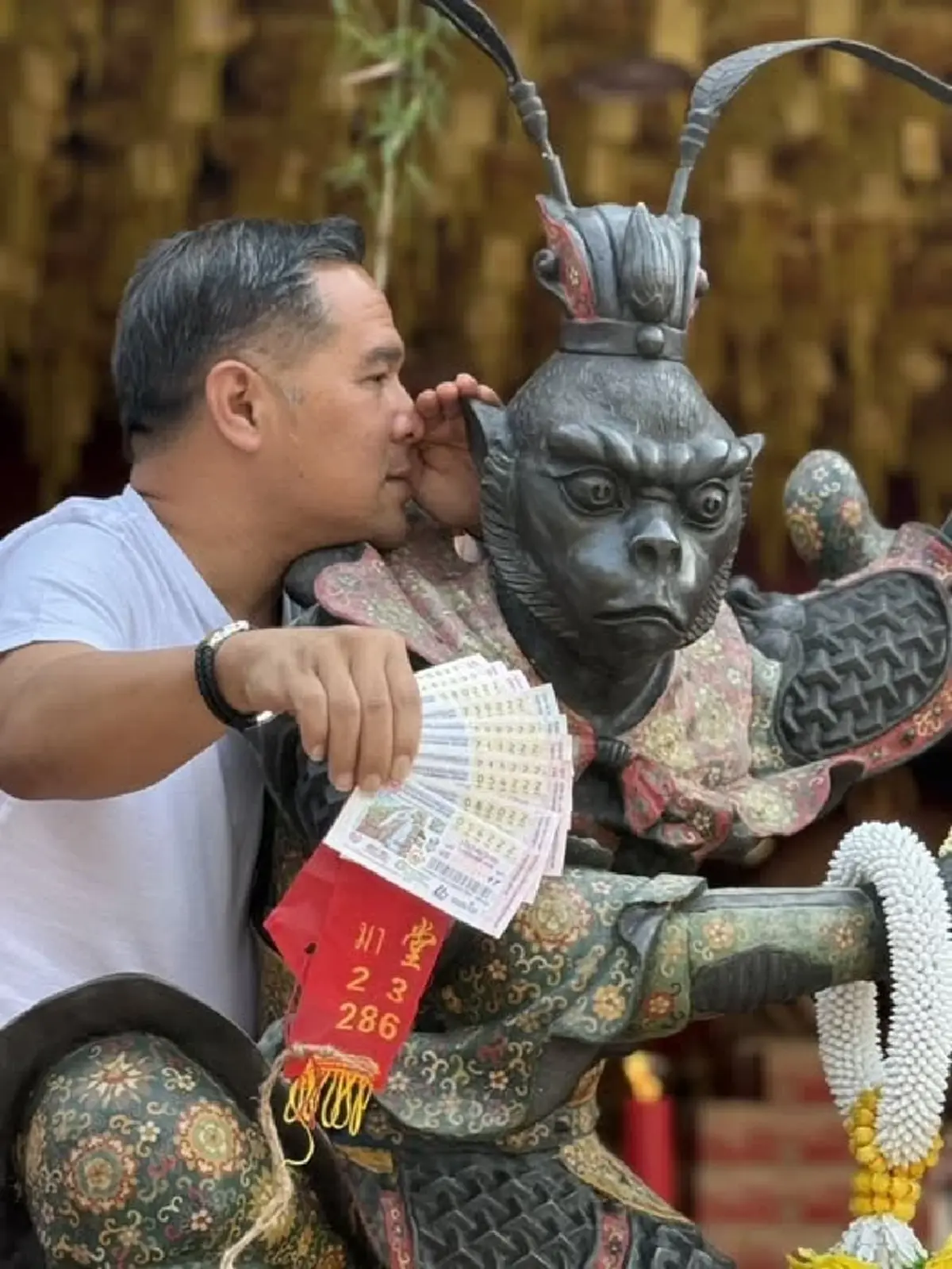 เฮลั่น เหล่าซือใหญ่ ถูกรางวัล 10 ใบ มอบเงินช่วยเหลือหาดใหญ่