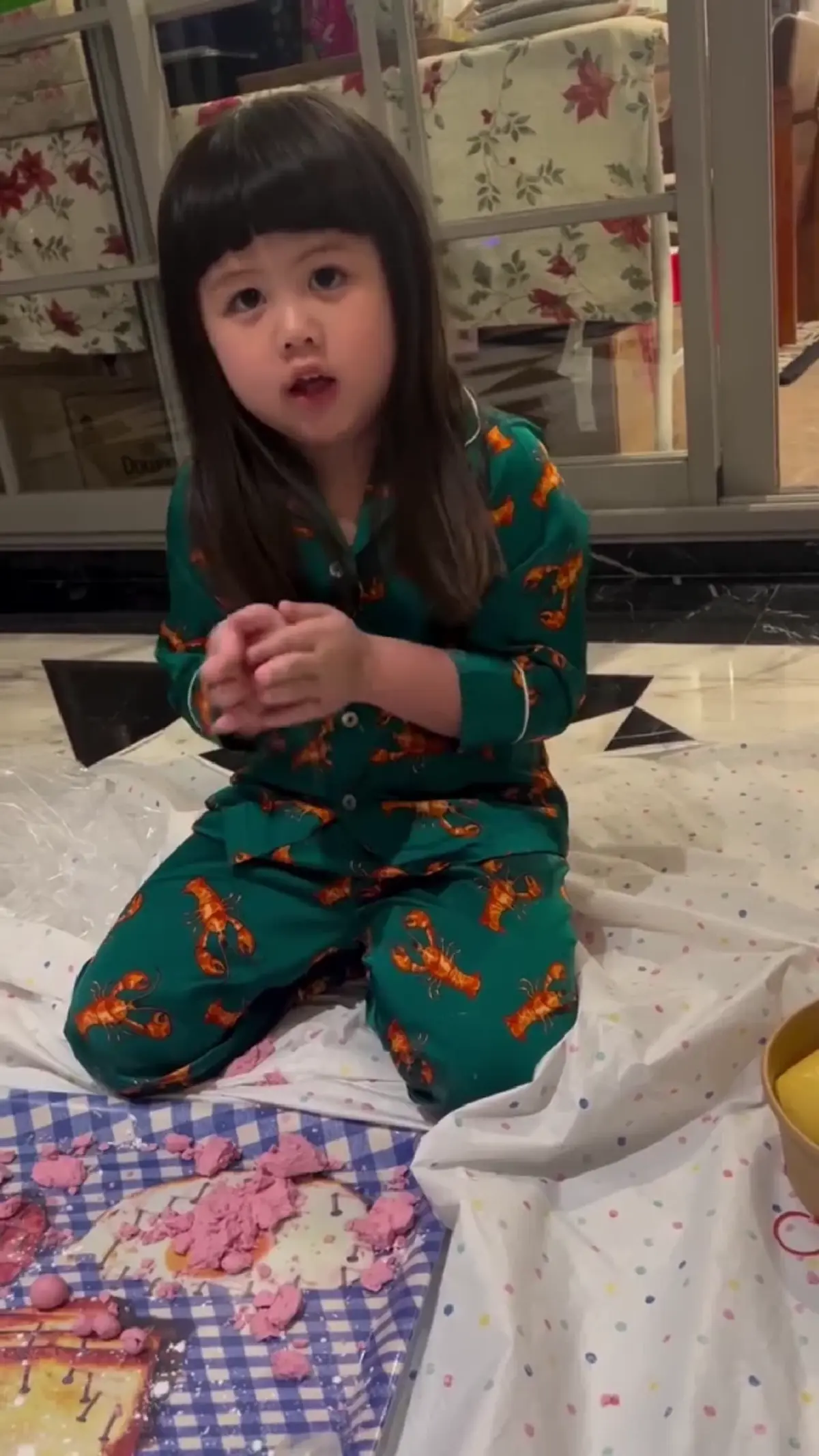  เอ็นดูไม่ไหว! “น้องเกล” เปิดอาชีพใหม่ แม่ค้าลีลาน่ารักเกินต้าน