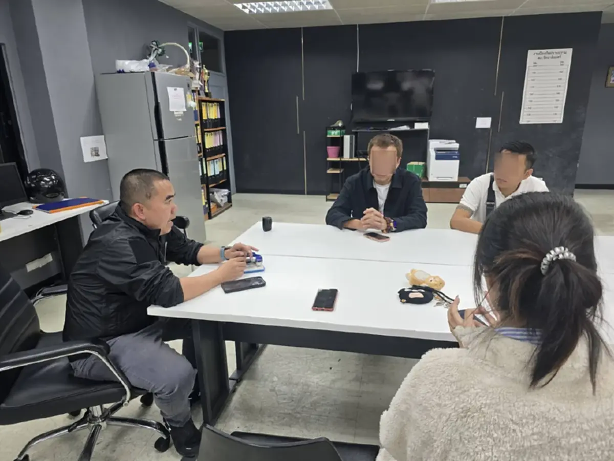 บุกจับ เซียนพระจีน เปิดแผงเถื่อนกลางห้างดัง ตม.รวบยกแก๊ง