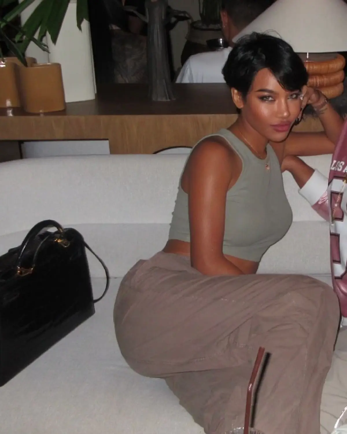 นางงามดัง แค้นอดีตสามี หลอกให้ภูมิใจ สวมแหวนแต่งงานปลอมมาเป็นปี