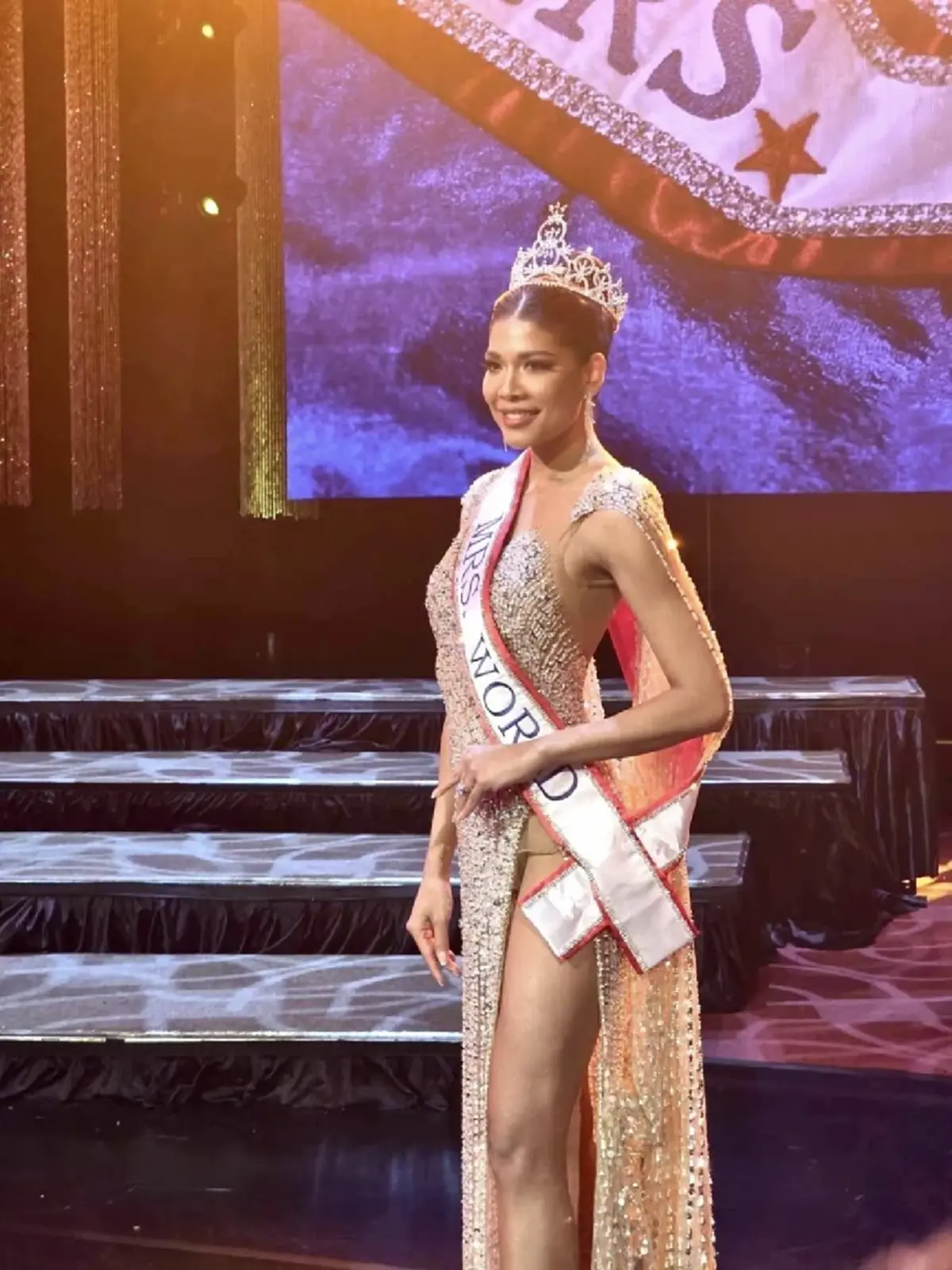 มงใหญ่เป็นของไทยอีกครั้ง! “แซมมี่ ชนิตา” คว้า Mrs. World 2025