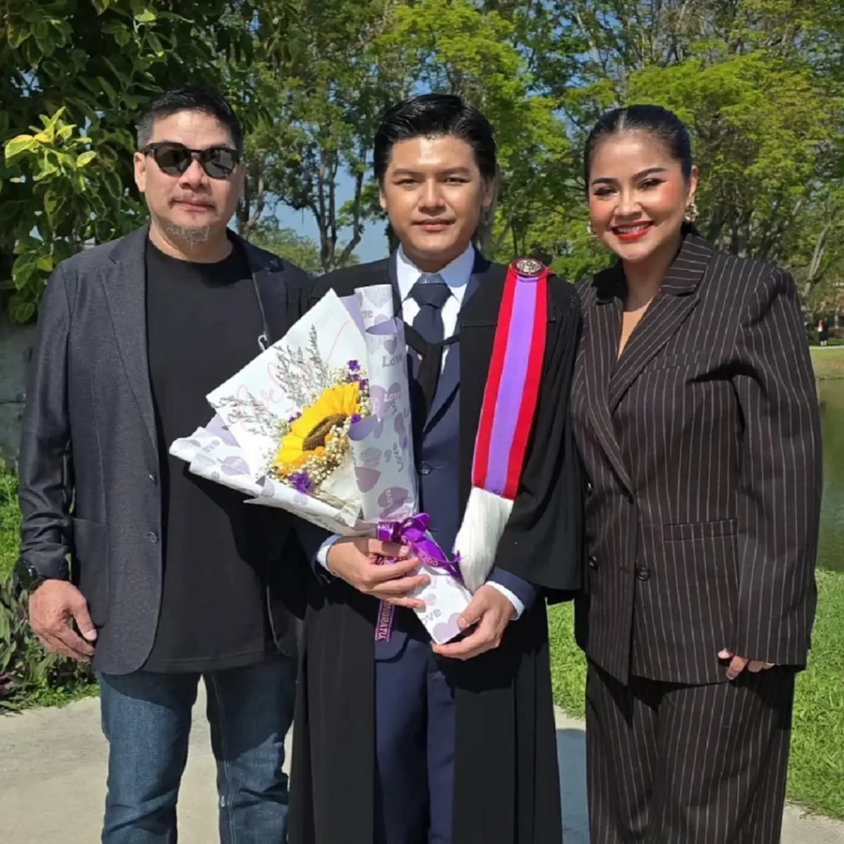 ตั๊ก ศิริพร ตอบชัด สาวเสื้อขาวยืนข้าง น้องภู เป็นใคร