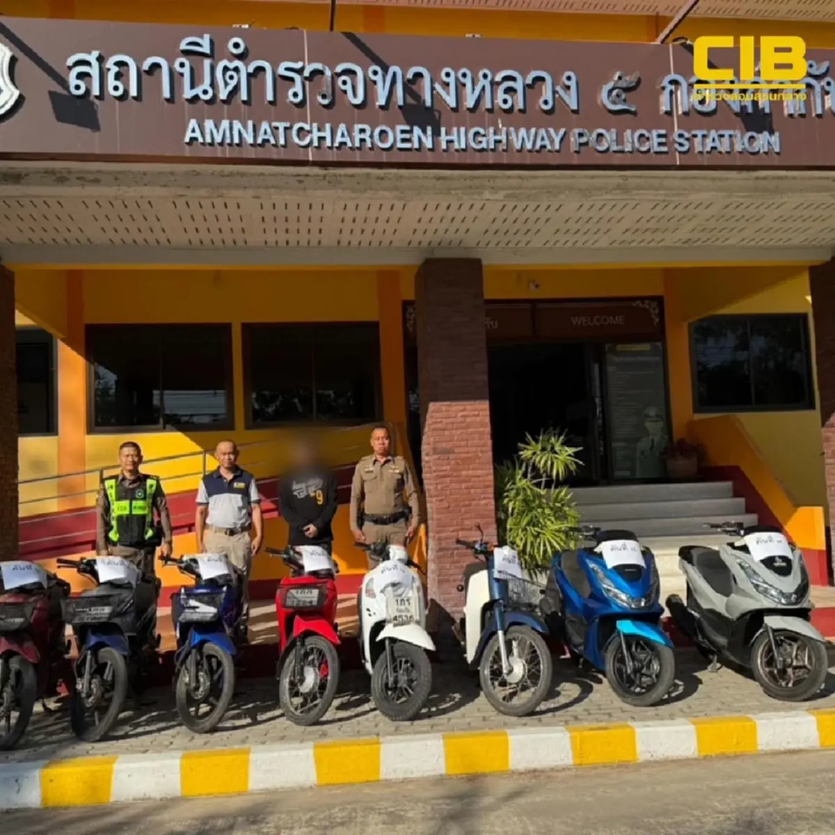 สกัดจับกระบะตู้ทึบ ยึดรถจักรยานยนต์ 8 คัน เตรียมข้ามชายแดน