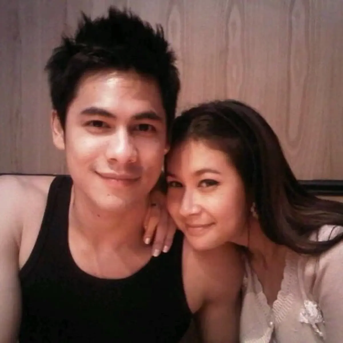 ย้อนเส้นทางรักตั้งแต่วัยใส ถึงวัยเลข 4 ภรรยาโพสต์อวยพรวันเกิด 