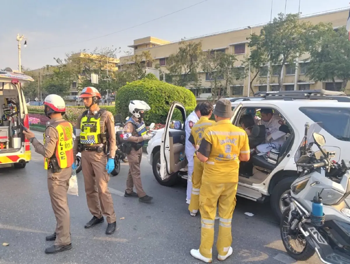 วินาทีชีวิต ตำรวจช่วยทำคลอดในรถ ใช้ไหวพริบช่วยจนทารกรอด