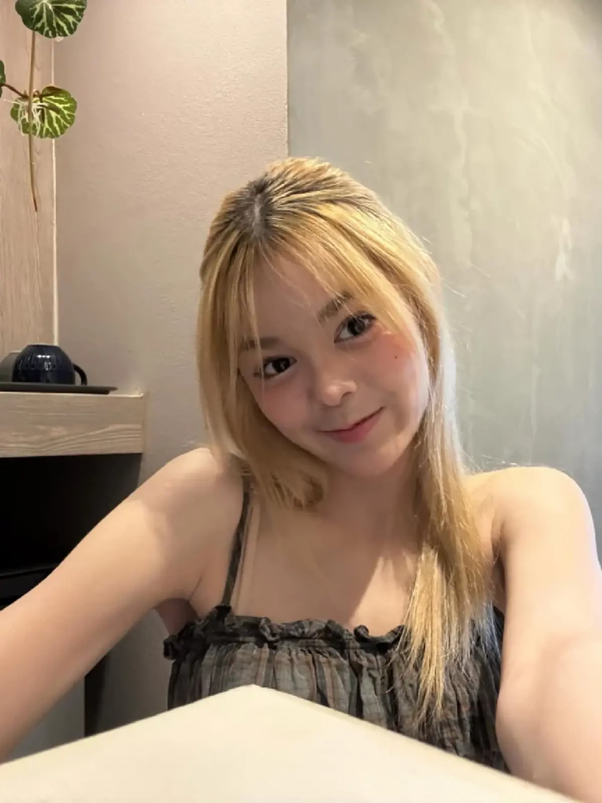 สวยออร่าพุ่ง! “น้องลียา” ลูกสาว เป๊ก-ธัญญ่า วัย 17 ไฟลุกทุกช็อต