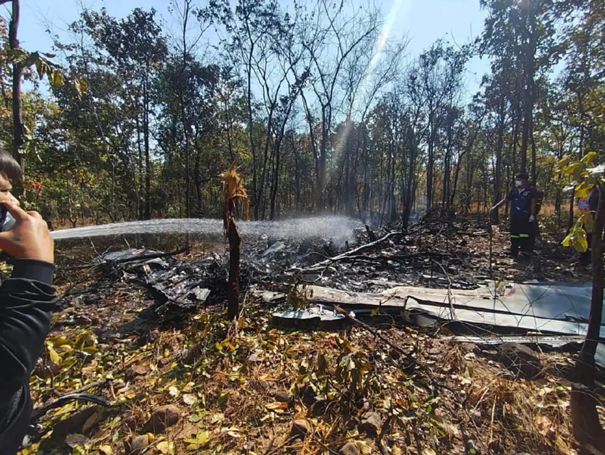 สุดสลด เปิดชื่อ 2 นักบินเสียชีวิตเหตุเครื่องบินทหารตกกลางป่า