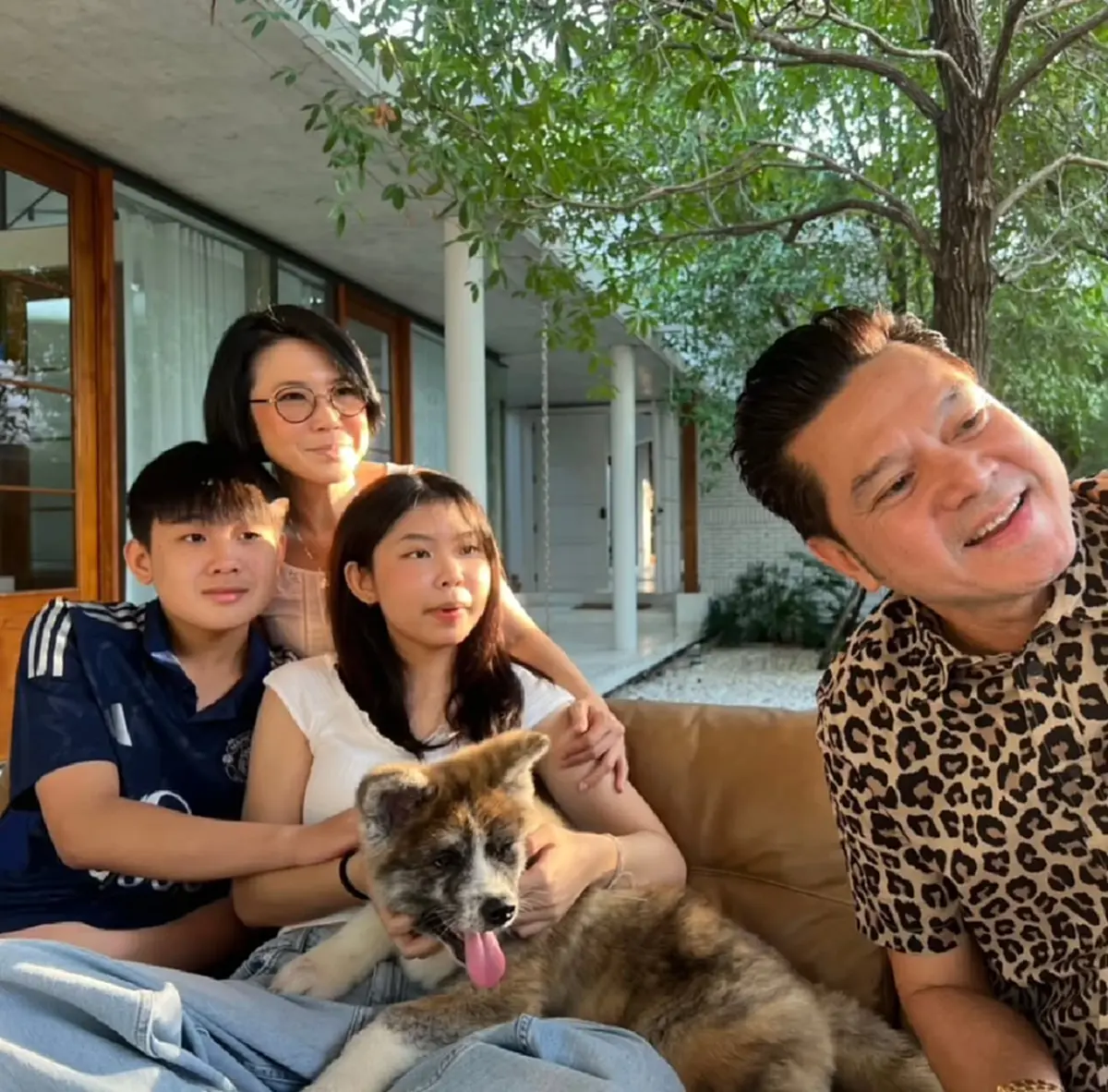 สุขสันต์วันเกิด 52 ปี “เต๋า สมชาย” ภรรยายอมใจอ่อนรับสมาชิกใหม่ 