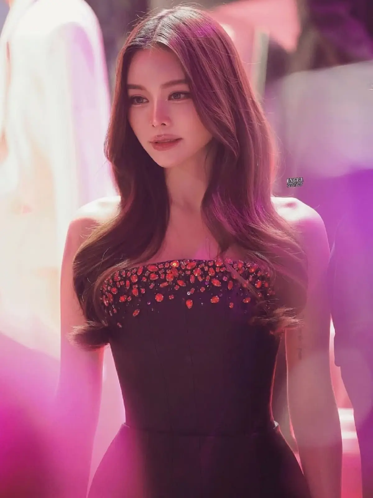  สวยละมุนขึ้นจริง! “อิงฟ้า วราหะ” บินลัดฟ้าทำตาที่เกาหลี 