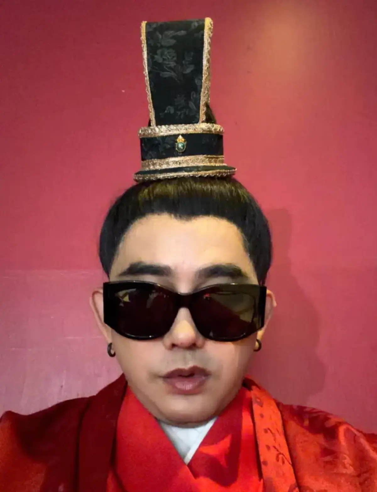 "พชร์ อานนท์" ถอยรถป้ายแดง ต้อนรับปีใหม่ เห็นทะเบียนหลุดโฟกัส