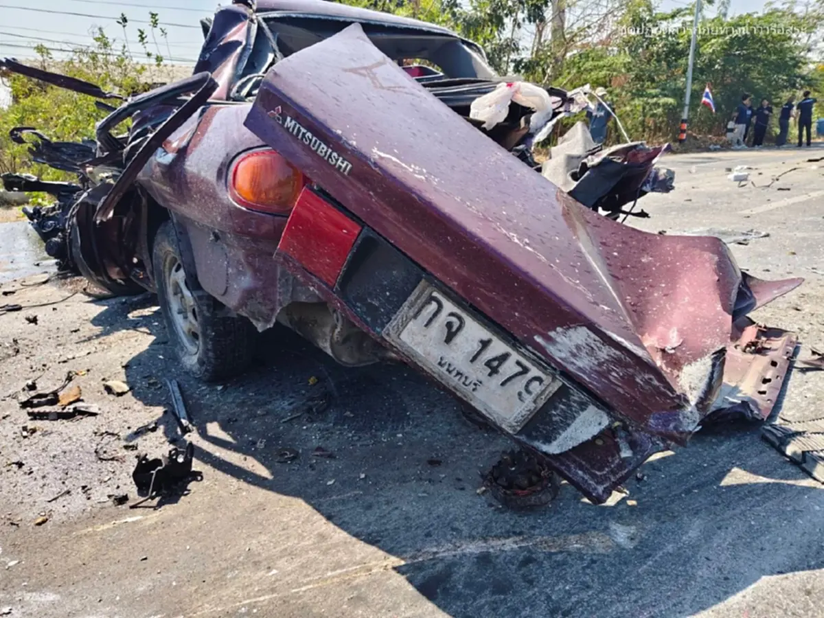 ทะเบียนรถ หนุ่มรอดปาฏิหาริย์ ขับรถชนสิบล้อ 2 คัน ขนลุกพระที่ห้อย