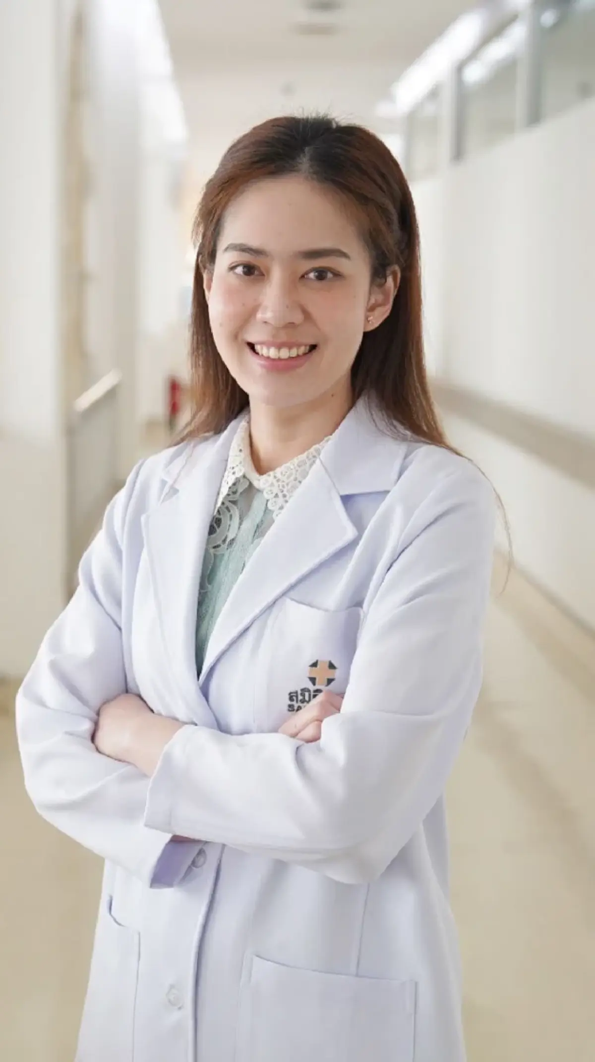 รู้จัก "หมอปานวาด" ผู้ช่วยชีวิต "นุ่น รมิดา" หลังเกิดภาวะมดลูกแตก