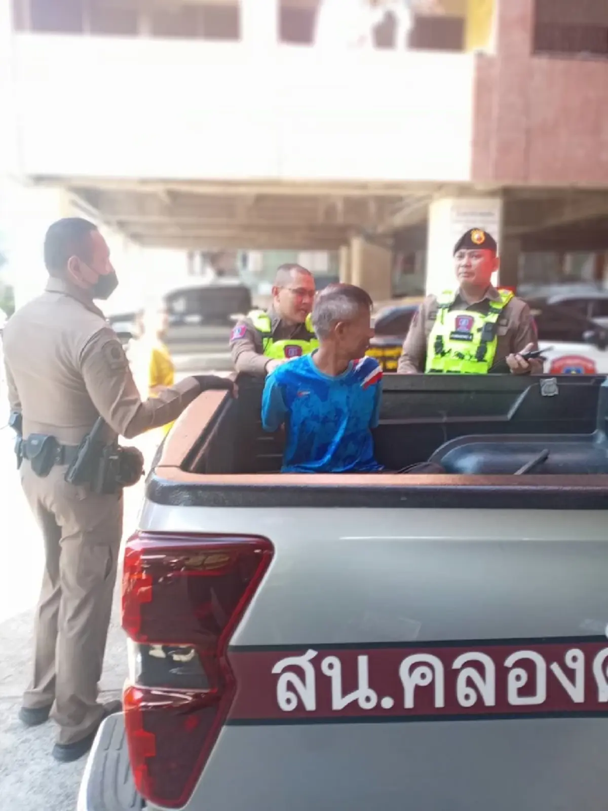 รวบผัวคลั่งลงมือเมียเก่า ระทึกกลางซอย พยานเล่าสาเหตุ