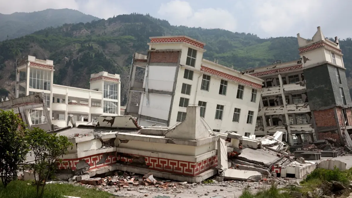  ฝันว่าแผ่นดินไหว ตึกถล่ม บ้านพัง หมายถึงอะไร เปิดคำทำนาย 