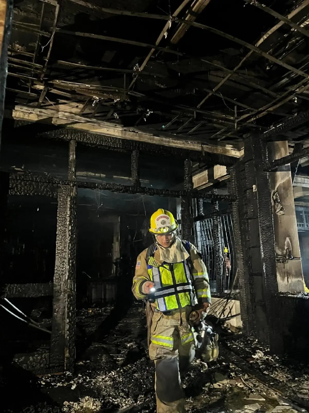 สลดใจ ไฟไหม้บ้าน คร่าชีวิตยกครัว 5 ราย จนท.เผยสาเหตุน่ากลัวมาก