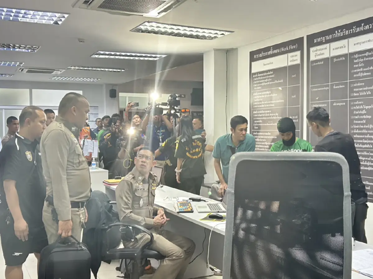 ไรเดอร์นับ100 บุกล้อมสน.ปทุมวัน เหตุรปภ.ทำร้ายไรเดอร์หญิงสลบ