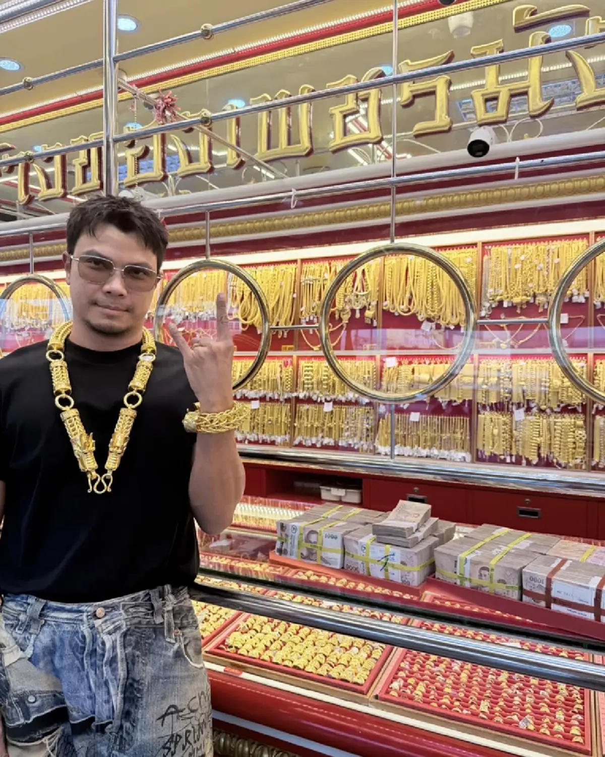 ถึงว่า ทองร่วงไม่เดือดร้อน "หนุ่ม กะลา" โพสต์ล่าสุด ถึงบางอ้อเลย