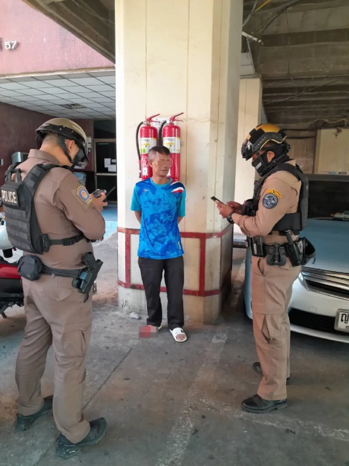 รวบผัวคลั่งลงมือเมียเก่า ระทึกกลางซอย พยานเล่าสาเหตุ