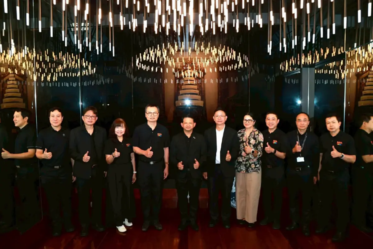 "MEA"เนรมิต MEA SPARK  โชว์นิทรรศการแสงสีสุดตระการตา Flowers Light SPARK