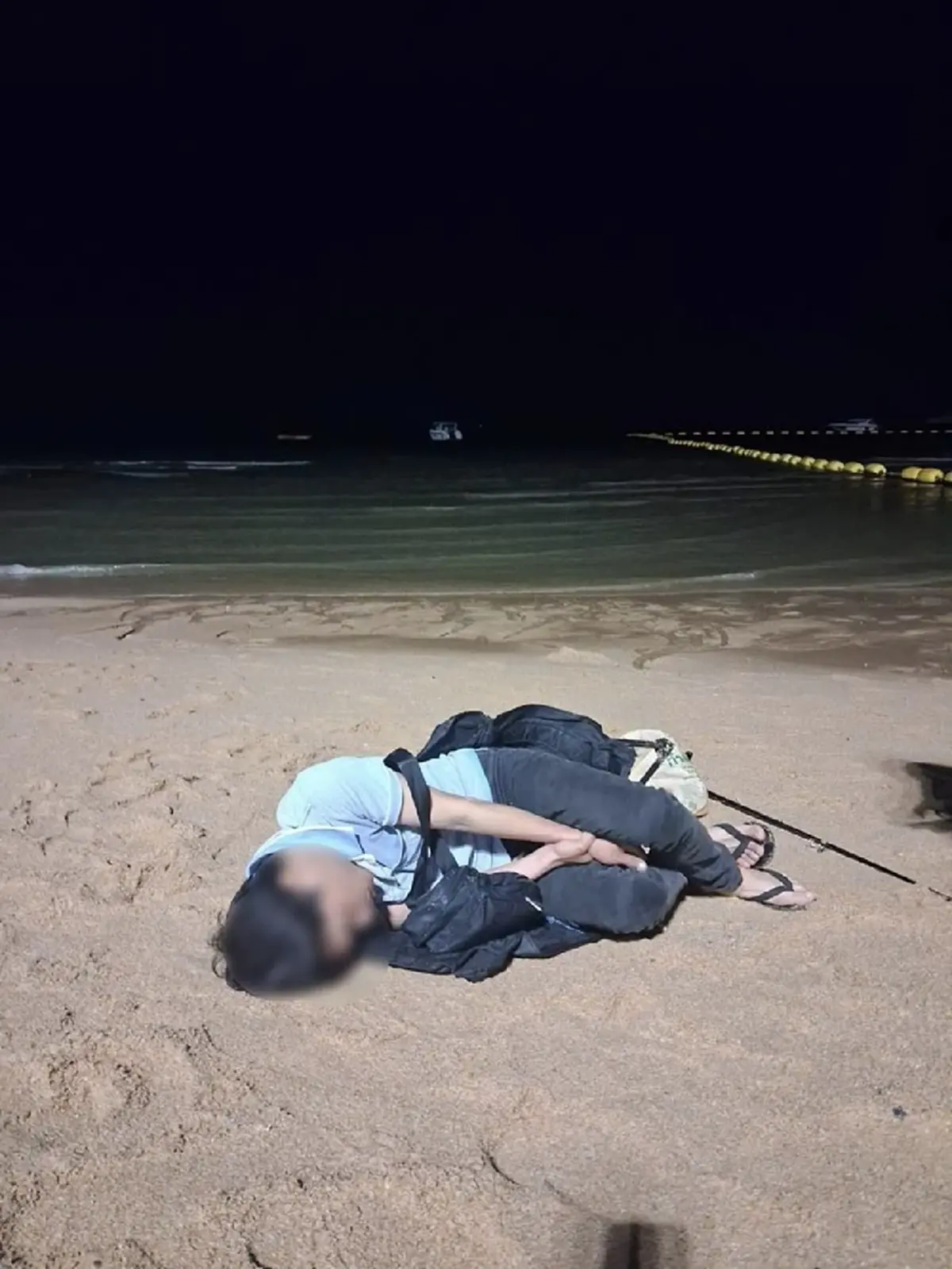 รู้แล้ว ปลาอะไร ทำชายหนุ่มถึงขั้นนอนหมดสติบน หาดจอมเทียน พัทยา