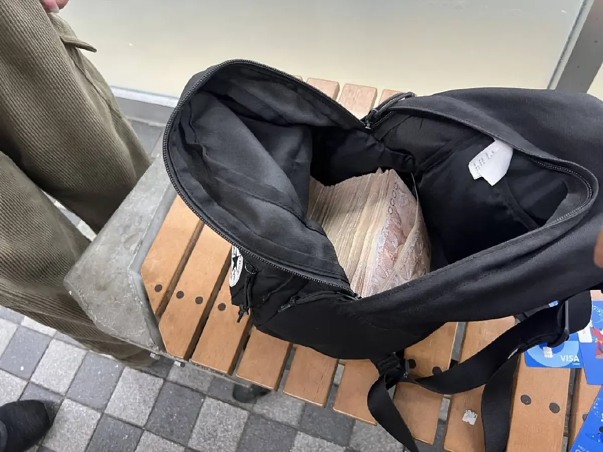 พิรุธหนัก หนุ่มสาวยืนกดเงินไม่หยุด เกือบ7แสน ตำรวจบุกจับคู่