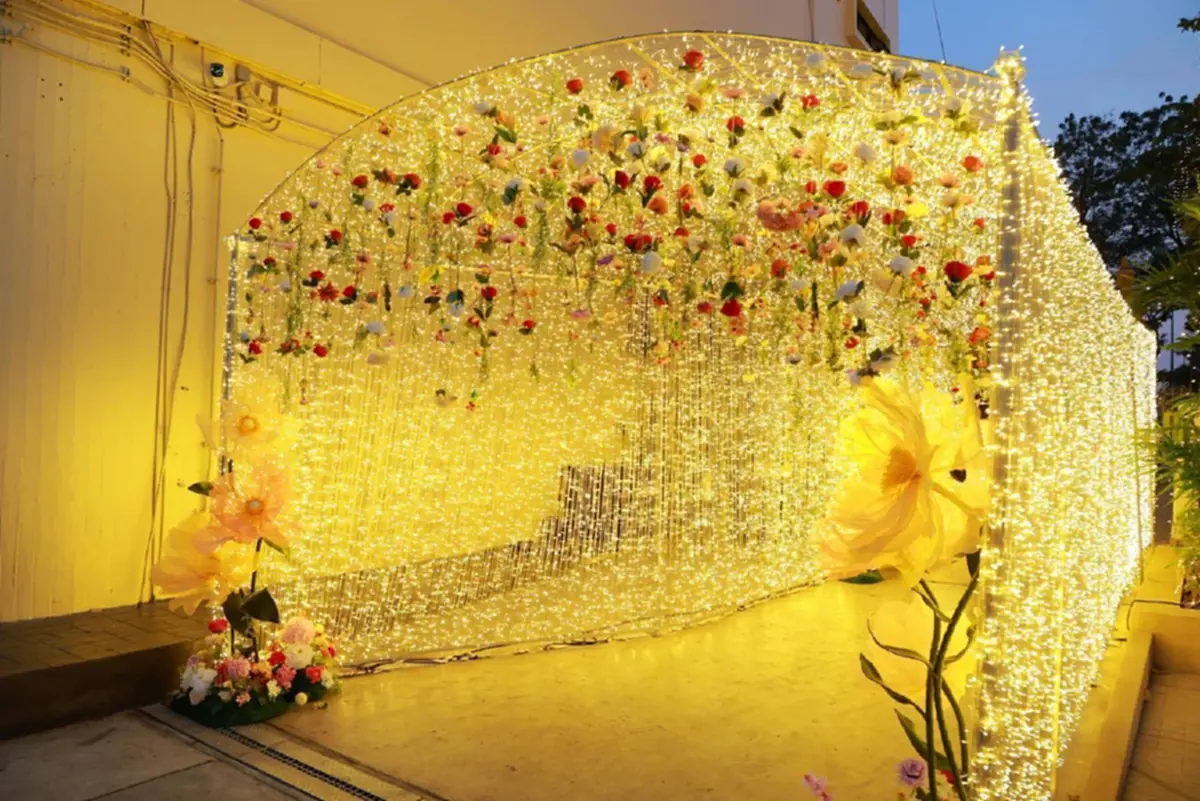 "MEA"เนรมิต MEA SPARK  โชว์นิทรรศการแสงสีสุดตระการตา Flowers Light SPARK