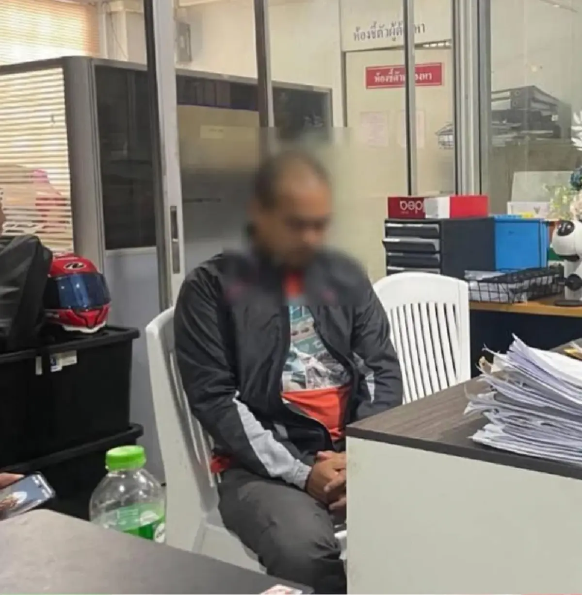 รู้ตัวแล้ว ชายพยายามบุกห้องพัก ดีเจสาว ตำรวจรวบทันควัน