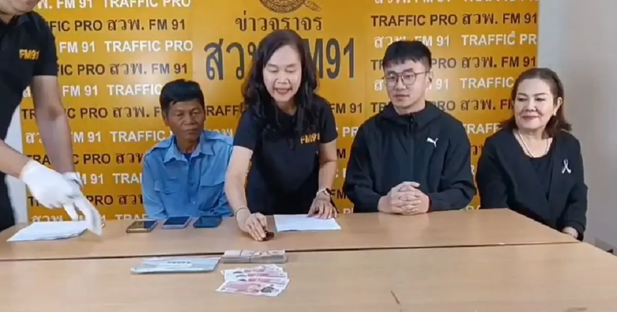 นักศึกษาชาวจีนขอบคุณประเทศไทย แท็กซี่พลเมืองดีเก็บเงินแสนคืน