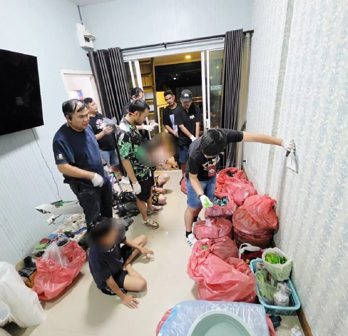 กก.ดส.จับพ่อค้ายา 2 ราย ยึดของกลางมูลค่ากว่า 12.5 ล้านบาท