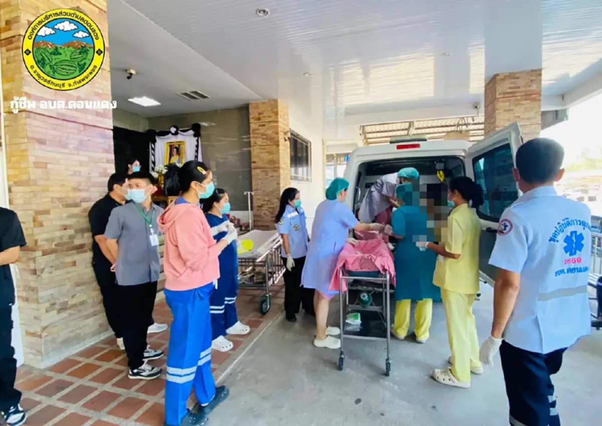 สาวเจ็บครรภ์ สุดกลั้นคลอดลูกบนรถกู้ชีพ ส่องทะเบียนสวย