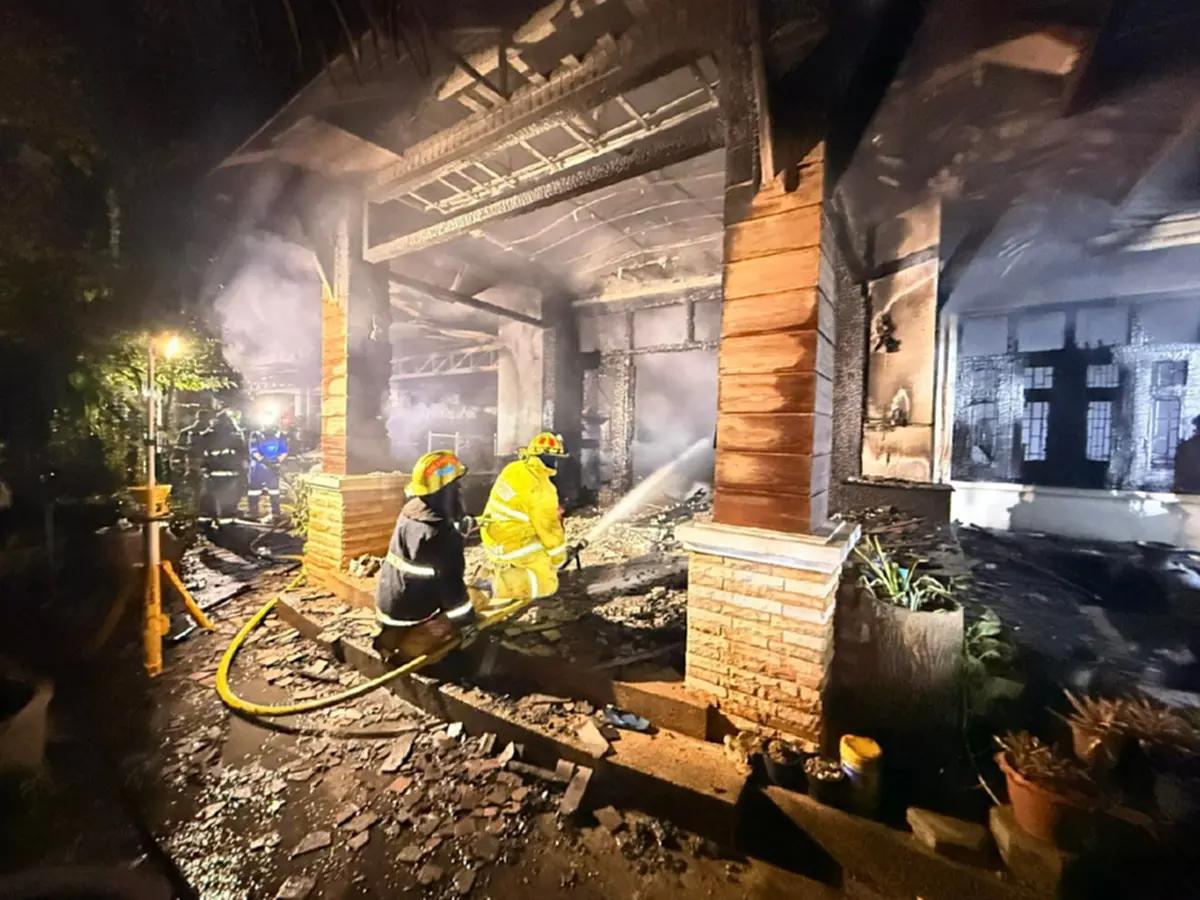 สลดใจ ไฟไหม้บ้าน คร่าชีวิตยกครัว 5 ราย จนท.เผยสาเหตุน่ากลัวมาก