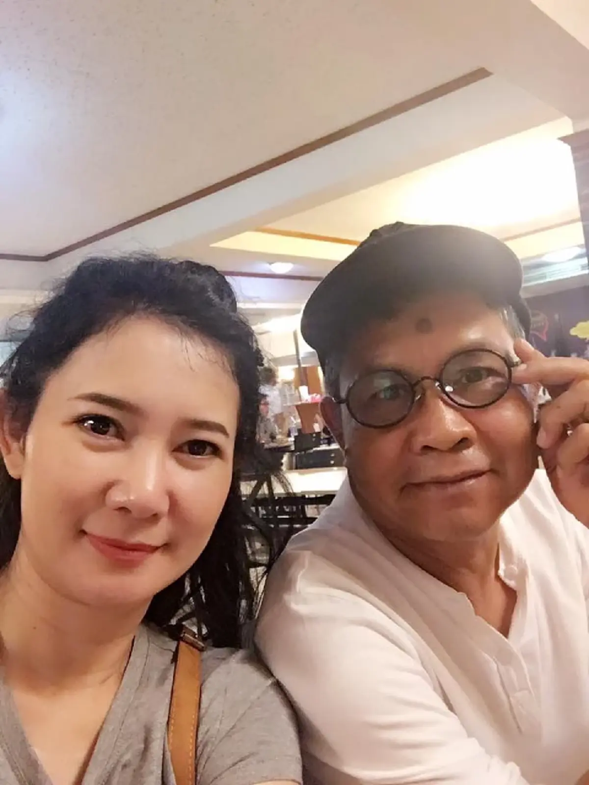 "เป็ด เชิญยิ้ม" พูดถึง "เด๋อ ดอกสะเดา" หลัง "ปู กนกวรรณ" โพสต์แปลกๆ