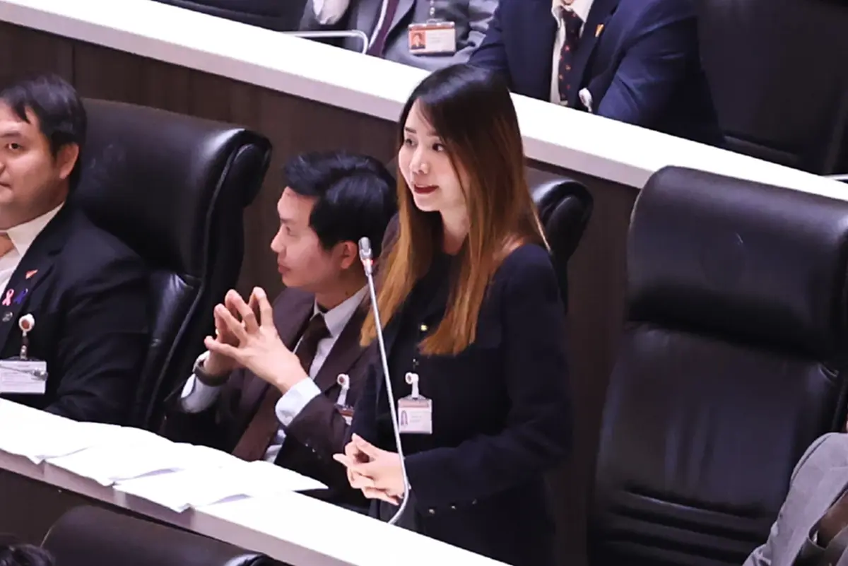 รู้จัก "หมอนิว กัลยพัชร"หมดศรัทธาลาพรรคประชาชน ทิ้งบอมบ์ชุดใหญ่