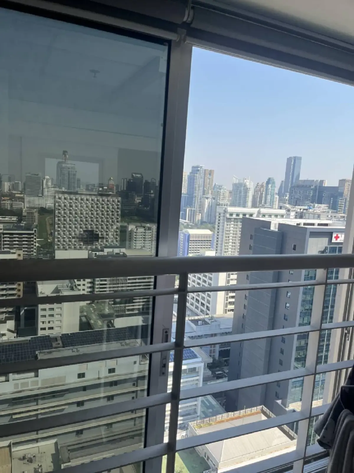 พบร่างหญิงพลัดตกตึกเสียชีวิต ใจหายหลังทราบชื่อภายหลัง