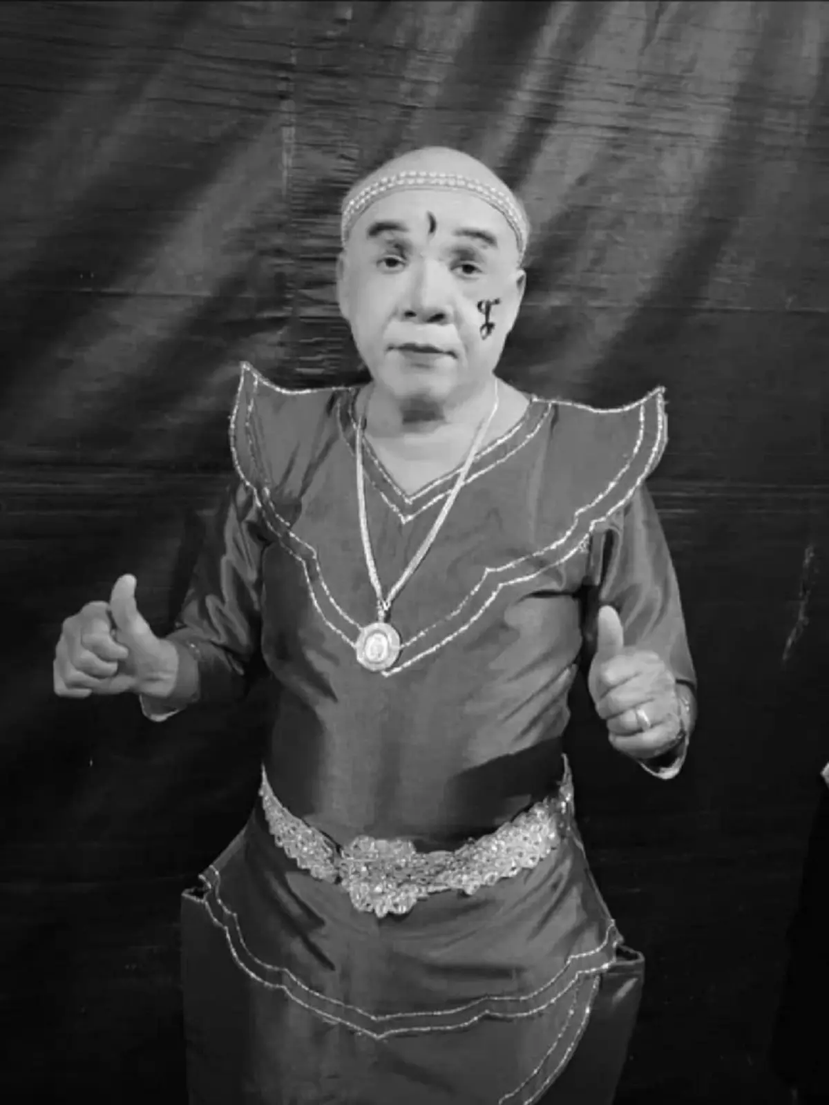 ปิดตำนาน ลิเกตลกขวัญใจชาวบ้าน เสียชีวิตแล้วอย่างสงบ