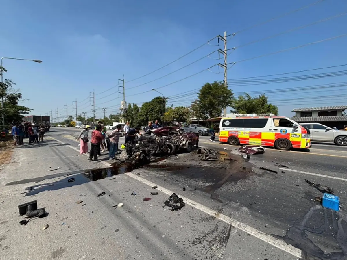 ทะเบียนรถ หนุ่มรอดปาฏิหาริย์ ขับรถชนสิบล้อ 2 คัน ขนลุกพระที่ห้อย