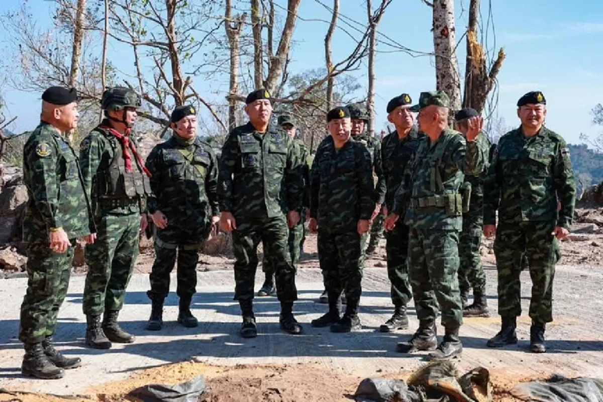 ผบ.ทบ. ลุยตรวจเยี่ยมแนวชายแดนอีสานใต้ สั่งคุมเข้มความมั่นคงทุกมิติ