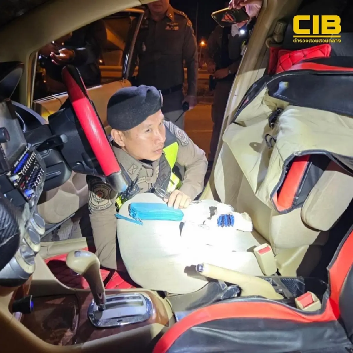 รวบหนุ่มคาด่าน พร้อมยาบ้า 3,000 เม็ด คาด่านปีใหม่ พบประวัติคดีโชกโชน