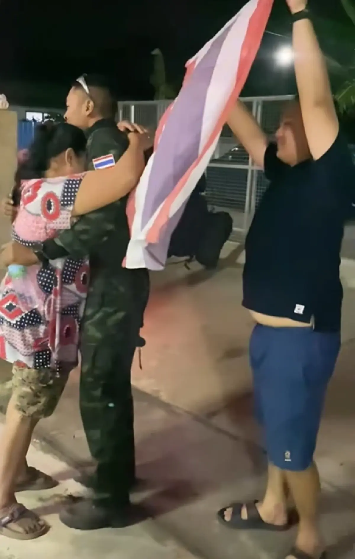 น้ำตาแตก แม่เพิ่งรู้ความจริง ลูกชายไปรบชายแดน ปิดบังนาน 4 เดือน