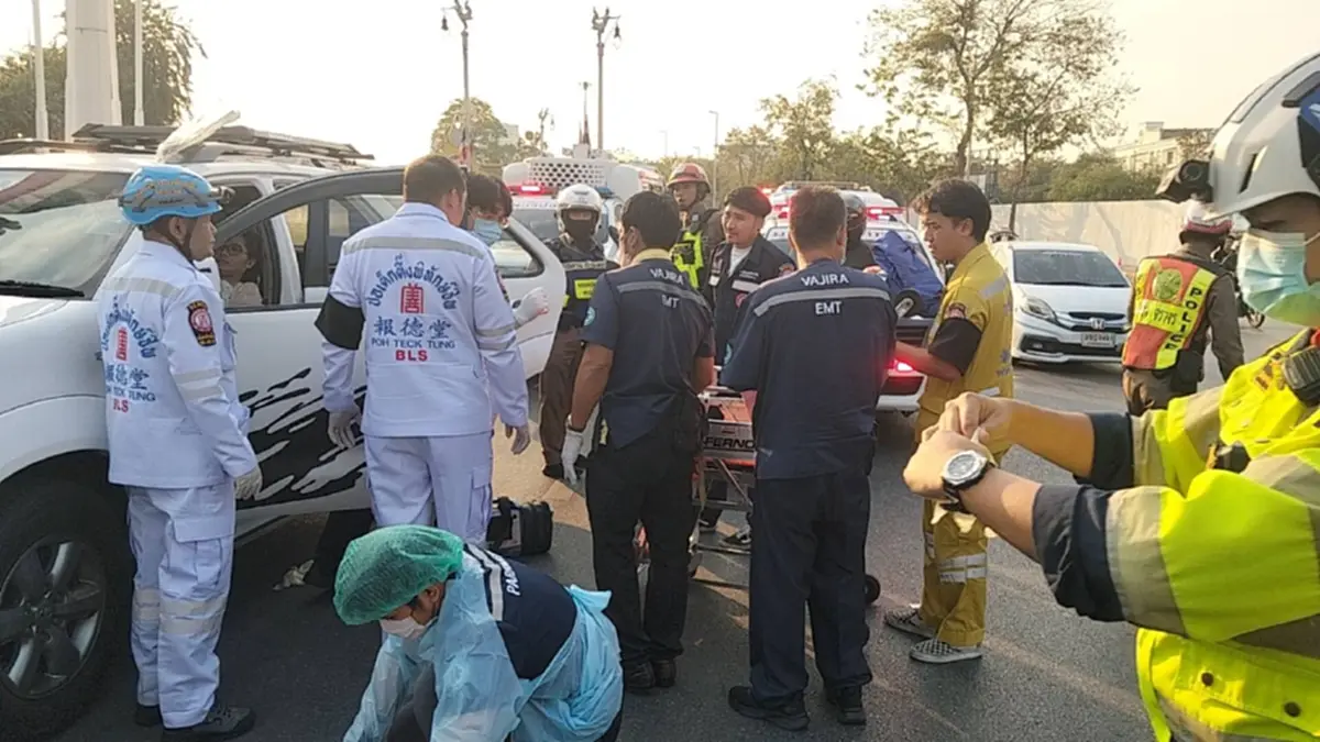 วินาทีชีวิต ตำรวจช่วยทำคลอดในรถ ใช้ไหวพริบช่วยจนทารกรอด