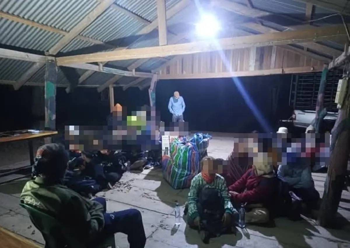 นาวิกโยธิน จับกุมชาวกัมพูชา 30 รายที่ลักลอบเข้าไทยที่ อ.โป่งน้ำร้อน