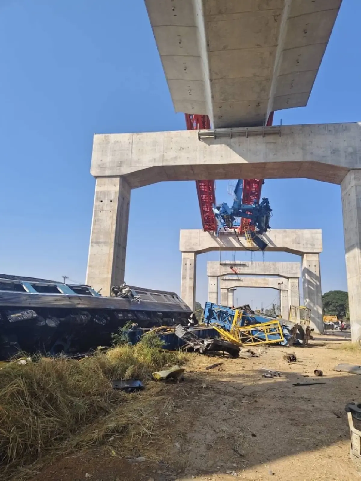 เปิด 4 ข้อสันนิษฐาน เครนก่อสร้างถล่มทับรถไฟสีคิ้ว โคราช