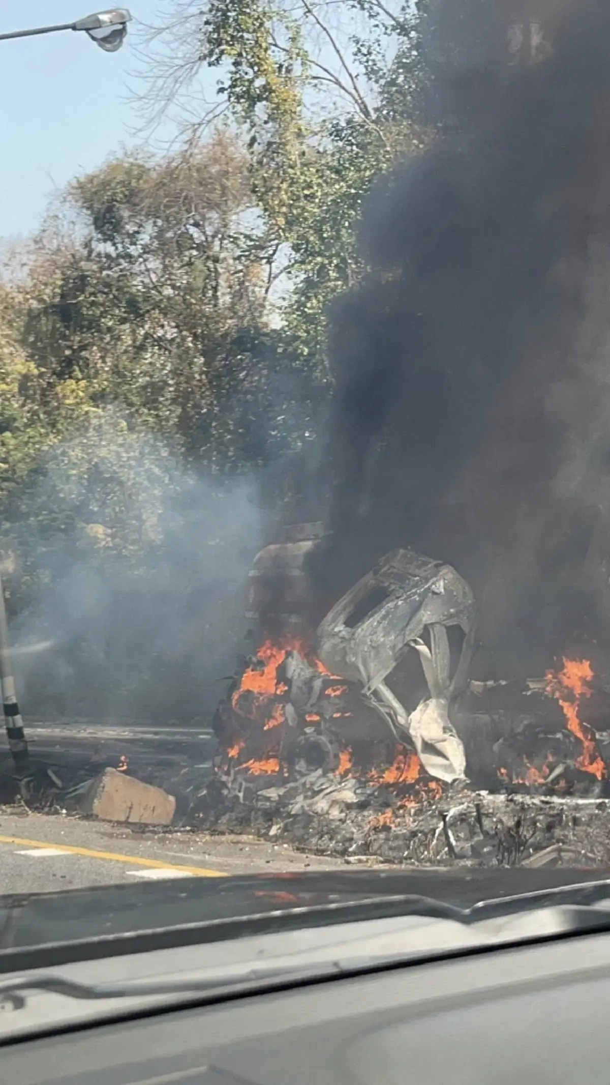 ด่วน ไฟไหม้ "รถบรรทุกน้ำมัน" ระทึกถนน 304 อ.วังน้ำเขียว