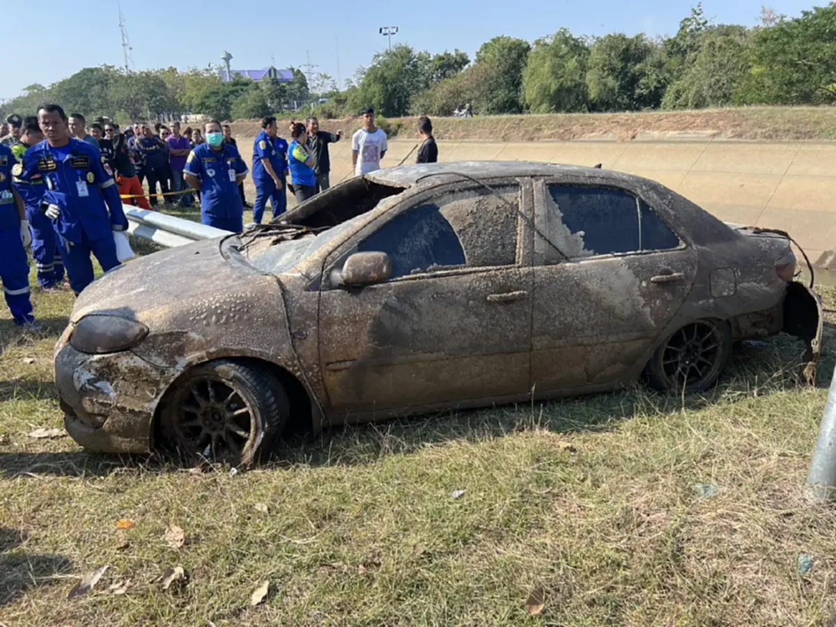 ทะเบียนรถ เก๋งจมคลองชลประทานนาน 2 ปี ก่อนพบพร้อมโครงกระดูกมนุษย์